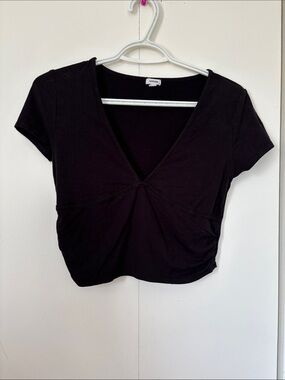 🎉4/30$🎉 Garage Black V-Neck Cropped Short Sleeve Top
